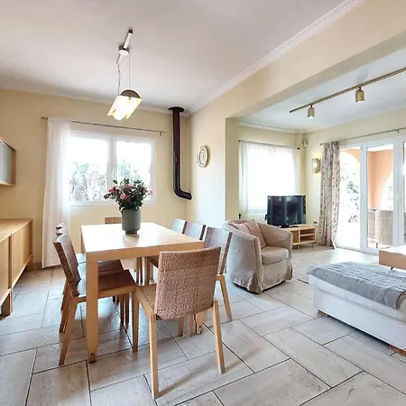 בית נופש In With Kitchenette